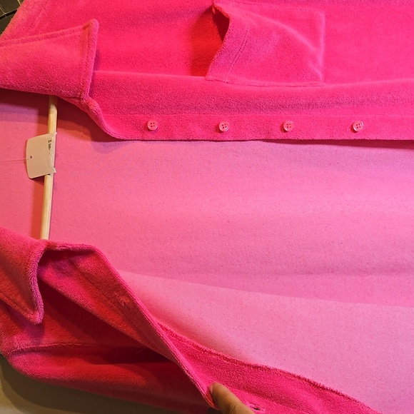 Monrow Cotton Terry Cloth Button Front Pocket Short Sleeved Shirt in Azalea - Picture 6 of 9